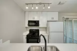 2711 St Edwards Cir, Austin, TX 78704 - Photo 8