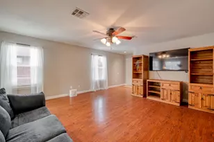 4302 King's Canyon Dr, Taylor, TX 76574 - Photo 6