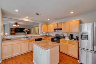4302 King's Canyon Dr, Taylor, TX 76574 - Photo 8