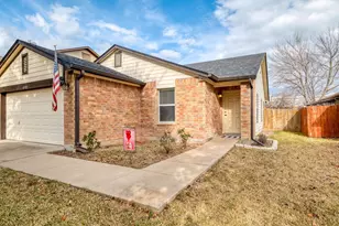 4302 King's Canyon Dr, Taylor, TX 76574 - Photo 4