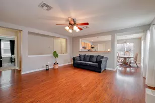 4302 King's Canyon Dr, Taylor, TX 76574 - Photo 4