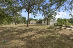 134 Tejas St, Smithville, TX 78957 - Photo 32
