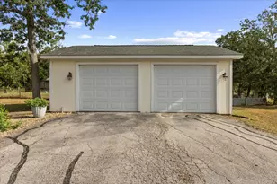 134 Tejas St, Smithville, TX 78957 - Photo 30