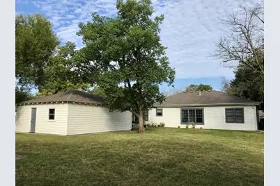 940 Plum Street, Lockhart, TX 78644 - Photo 2