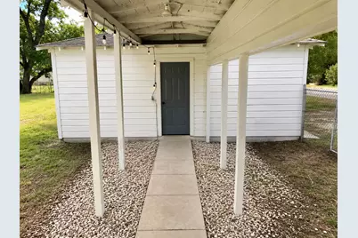 940 Plum Street, Lockhart, TX 78644 - Photo 4