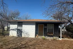 1001 W Haynie St, Llano, TX 78643 - Photo 2