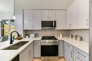 2006 S L Davis Ave, Austin, TX 78702 - Photo 6