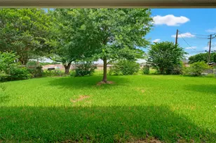 702 Woodson Dr, Caldwell, TX 77836 - Photo 2