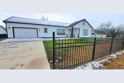 300 E Front Street, Thorndale, TX 76577 - Photo 2