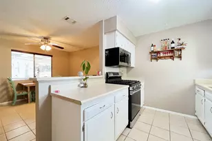 9731 Anderson Village Dr, Austin, TX 78729 - Photo 14