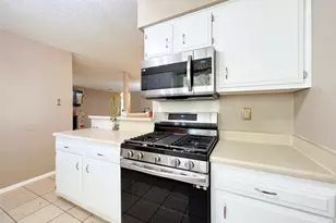 9731 Anderson Village Dr, Austin, TX 78729 - Photo 10