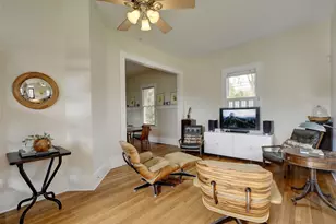 221 N Johnson Ave, San Marcos, TX 78666 - Photo 6