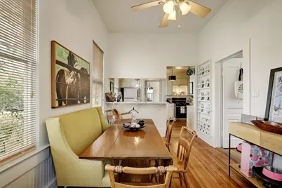 221 N Johnson Avenue, San Marcos, TX 78666 - Photo 2