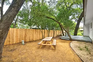 9733 Anderson Village Dr, Austin, TX 78729 - Photo 32