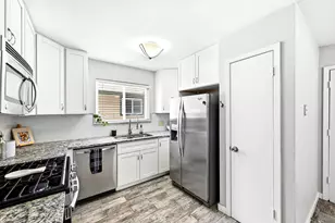 9733 Anderson Village Dr, Austin, TX 78729 - Photo 16