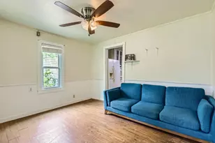 1313 Perez St, Austin, TX 78721 - Photo 2