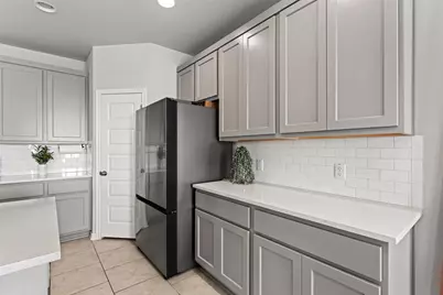 105 Kellys Heroes Way, Jarrell, TX 76537 - Photo 14