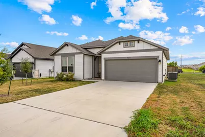 105 Kellys Heroes Way, Jarrell, TX 76537 - Photo 28