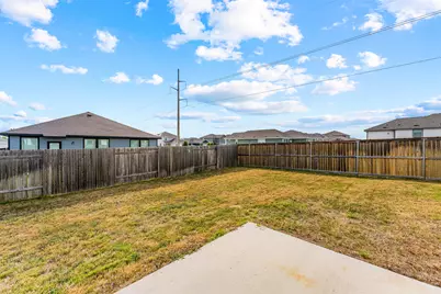 105 Kellys Heroes Way, Jarrell, TX 76537 - Photo 30