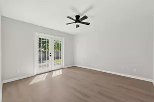 833 Ross Cir, Lockhart, TX 78644 - Photo 18