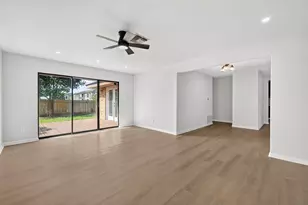 833 Ross Cir, Lockhart, TX 78644 - Photo 4