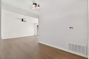 833 Ross Cir, Lockhart, TX 78644 - Photo 8