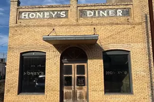 109 NE 2nd St, Smithville, TX 78957 - Photo 1