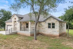 105 Haliimaile Ln, Bastrop, TX 78602 - Photo 32