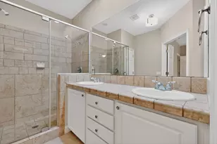 13933 Ashton Woods Cir, Austin, TX 78727 - Photo 10