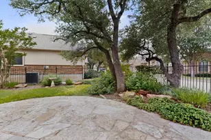 13933 Ashton Woods Cir, Austin, TX 78727 - Photo 26