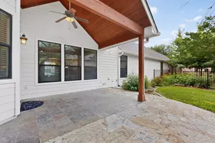 13933 Ashton Woods Cir, Austin, TX 78727 - Photo 22