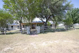 4692 S E River Rd, Martindale, TX 78655 - Photo 30