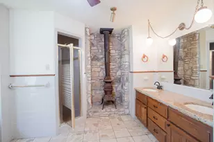 4692 S E River Rd, Martindale, TX 78655 - Photo 14