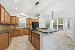 12600 Lee Park Ln, Austin, TX 78732 - Photo 10
