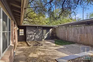 2416 S 5th St, Austin, TX 78704 - Photo 26