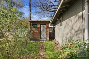 2416 S 5th St, Austin, TX 78704 - Photo 20