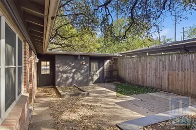 2416 S 5th Street #B, Austin, TX 78704 - Photo 28