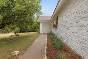 200 Rowlett Rd, Liberty Hill, TX 78642 - Photo 4