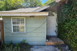 125 S Bishop St, San Marcos, TX 78666 - Photo 2