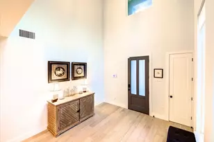 916 E 50th St, Austin, TX 78751 - Photo 4
