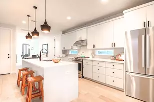 916 E 50th St, Austin, TX 78751 - Photo 10