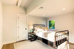 916 E 50th St, Austin, TX 78751 - Photo 32