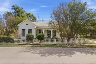 709 Hill St, Bastrop, TX 78602 - Photo 4