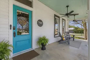 709 Hill St, Bastrop, TX 78602 - Photo 6