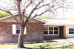 606 Mildred St, Burnet, TX 78611 - Photo 1