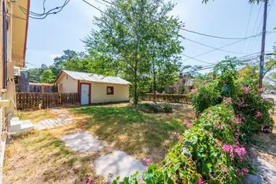 802 E Crockett Street, Luling, TX 78648 - Photo 24