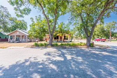 802 E Crockett Street, Luling, TX 78648 - Photo 30