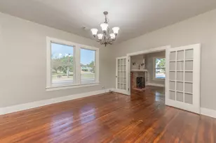 802 E Crockett St, Luling, TX 78648 - Photo 8
