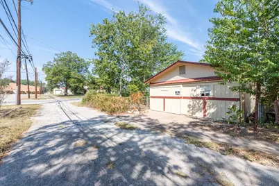 802 E Crockett Street, Luling, TX 78648 - Photo 26