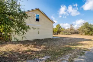 119 E Clearview Cemetery Rd, Bastrop, TX 78602 - Photo 2